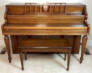 lot 46 image: Gulbransen Piano with Piano Bench