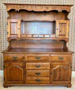 lot 83 image: Moosehead Furniture Maple Hutch Cabinet