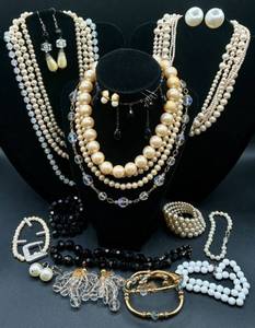 lot 78 image: Vintage Glitz and Glam Style Necklaces, Earrings and Bracelets