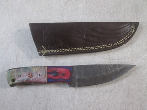 lot 6 image: (FS) 8 Damascus Blade Knife with L...