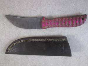 lot 9 image: (FS) 8 Damascus Blade Knife with L...