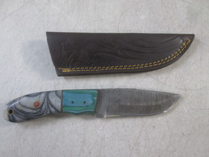lot 15 image: (FS) 8 Damascus Blade Knife with L...