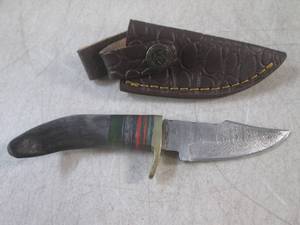 lot 19 image: (FS) 6 Damascus Blade Knife with L...