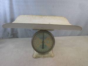 lot 28 image: (EW3) Vintage American Family Nurse...