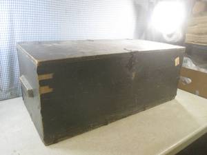 lot 39 image: (CS) Vintage 1951 Wood Foot Locker ...