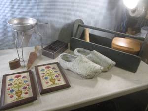 lot 40 image: (G-1) Assortment of Vintage Items...