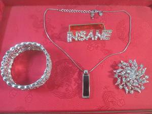 lot 46 image: (CNTR) Insane Multi-Finger Ring w...