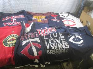 lot 50 image: (EW3) Assorted Minnesota Sports Tea...