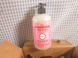 lot 70 image: (EC1) 6 Pump Bottles of Peppermint ...