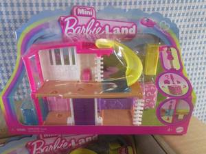 lot 72 image: (A-3) 4 Mini Barbie Land Doll & Acc...