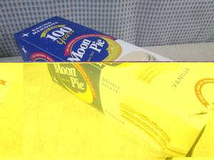 lot 187 image: (B-1) Box of 9 Double Decker Vanill...