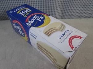 lot 185 image: (B-1) Box of 9 Double Decker Vanill...