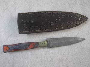 lot 10 image: (FS) 8.25 Damascus Blade Knife wit...