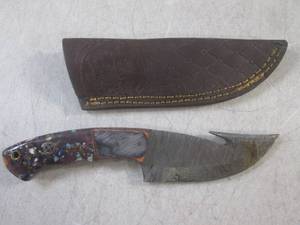 lot 7 image: (FS) 8 Damascus Blade Knife with L...