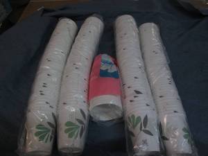 lot 46 image: 4 Plus sleeves of paper cups...
