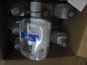 lot 86 image: 9 Concentrated foaming hand soap, a...