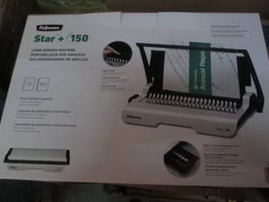 lot 87 image: Fellowes manual comb binder, binds ...