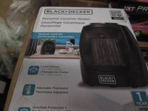 lot 161 image: Black  Decker personal ceramic jea...