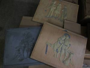 lot 189 image: Box of 14 assorted molds or wall ar...