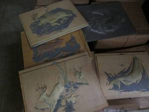 lot 190 image: Box of 23 assorted molds or wall ar...