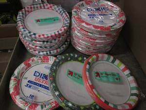 lot 200 image: 14 packs of assorted paper plates...