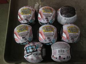 lot 251 image: 8 MiniVerse makeup kits...