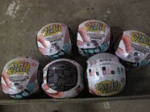 lot 252 image: 6 MiniVerse makeup kits...