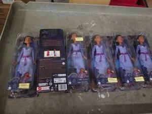 lot 267 image: 6 Asha de Rosas dolls Disney Wish...