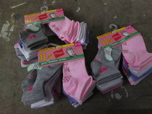 lot 275 image: Girls 2-3T socks...