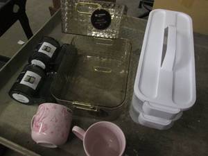 lot 277 image: Beauty organizer lot...