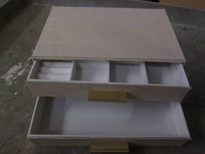 lot 289 image: Jewelry box...