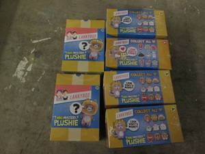 lot 295 image: 6 Plushie toys...