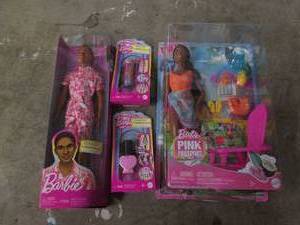 lot 297 image: Barbie lot...