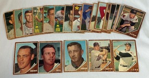 lot 40 image: 1962 Topps Baseball 22 Card Vintage Lot