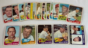 lot 44 image: 1965 Topps Baseball 25 Card Vintage Lot