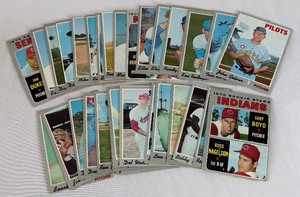 lot 49 image: 1970 Topps Baseball 32 Card Vintage Lot