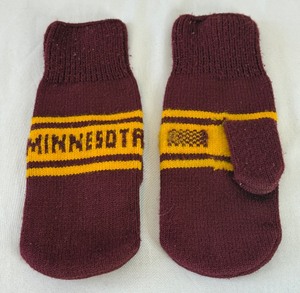 lot 68A image: University of Minnesota Knit Mittens  Gloves