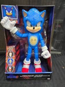 lot 6 image: Sonic the Hedgehog Talking Action Figure