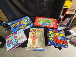 lot 160 image: 5 Used Games