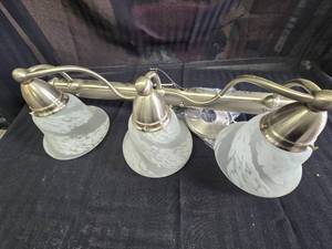 lot 162 image: Vanity 3 light fixture