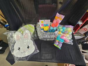 lot 169 image: Assorted Easter Items