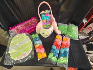 lot 170 image: Assorted Easter Items