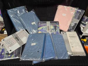 lot 187 image: Lot of Computer Cases