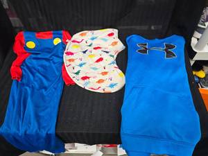 lot 192 image: Under Arnour Boys Youth Sweatshirt Blue  Kids Costume