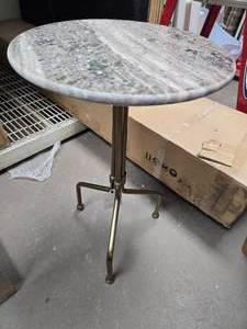 lot 73 image: New End Table