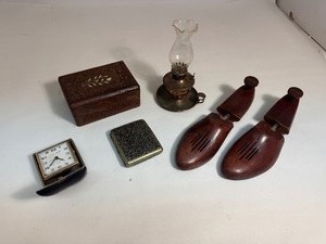 lot 37 image: Lot of Miscellaneous Vintage Items