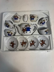 lot 41 image: Madeline 11 Piece China Tea Set 1997
