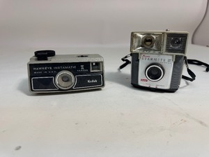 lot 43 image: Vintage Kodak Brownie Starmite Model 127 Film Camera & 1970s Kodak Hawkeye Instamatic