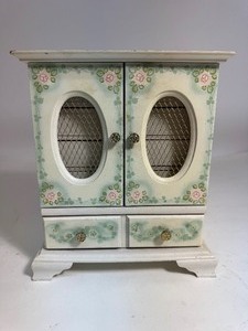 lot 44 image: Musical Jewelry Box With Turquoise Interior, Made in Japan, Plays The Theme Song From The Godfather Movie