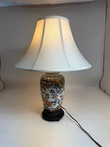 lot 22 image: Floral Lamp